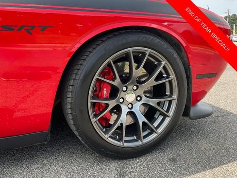 Used 2015 Dodge Challenger SRT image 10