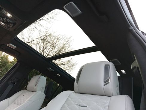 Used 2026 Cadillac Escalade Platinum Sport w/ LPO, ONYX Package image 11