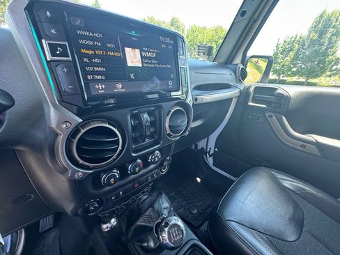 Used 2016 Jeep Wrangler Unlimited Sahara AWD/4WD image 20