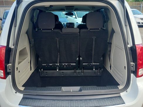 Used 2019 Dodge Grand Caravan SE FWD image 11