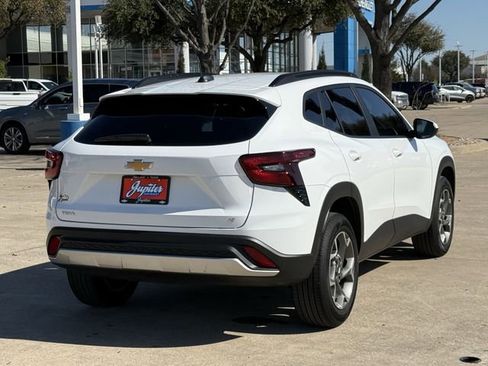 Certified 2025 Chevrolet Trax LT image 4