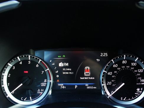 Used 2023 Toyota Highlander XLE image 15