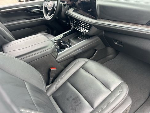 Used 2025 Chevrolet Tahoe LT AWD/4WD image 13