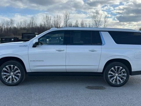 Used 2025 Chevrolet Suburban High Country AWD/4WD image 6