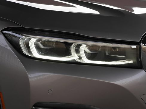 Used 2020 BMW 740i xDrive 740i xDrive image 11