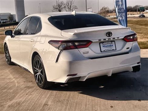 Used 2022 Toyota Camry SE image 5