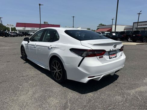 Used 2024 Toyota Camry SE w/ Cold Weather Package FWD image 5