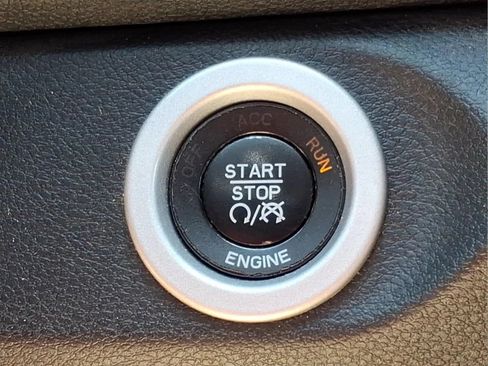 Used 2016 RAM 1500 Laramie w/ Convenience Group AWD/4WD image 19