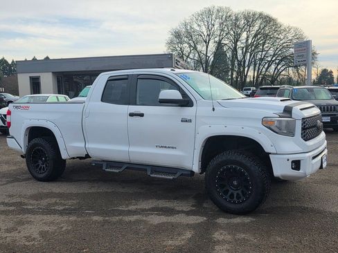 Used 2018 Toyota Tundra SR5 image 3