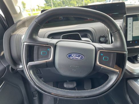 Used 2025 Ford Expedition Platinum AWD/4WD image 28