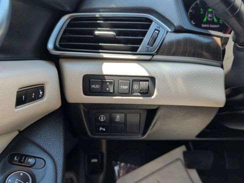 Used 2018 Honda Accord Touring image 24