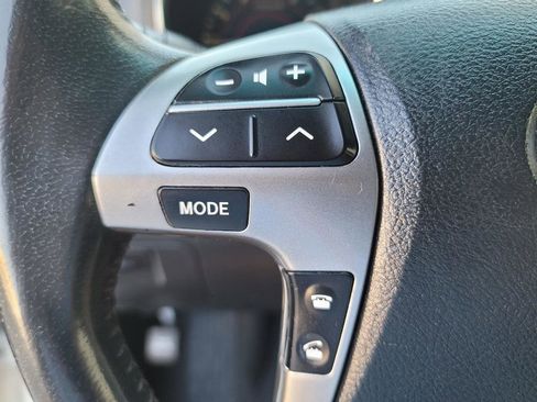 Used 2011 Toyota Highlander SE image 23