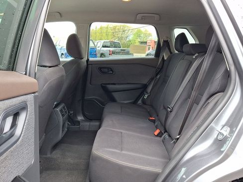 Used 2023 Nissan Rogue S AWD/4WD image 10