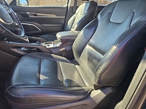 Certified 2022 Kia Telluride S image 10