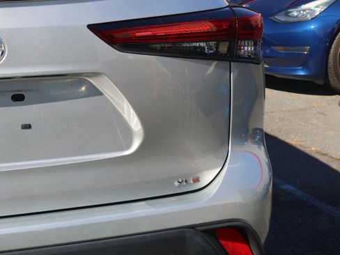 Used 2022 Toyota Highlander XLE image 9