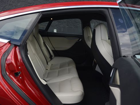 Used 2020 Tesla Model S Long Range Plus image 26