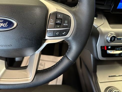 Used 2021 Ford Explorer XLT AWD/4WD image 12