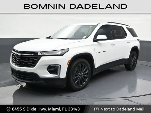 Used 2023 Chevrolet Traverse RS image 1