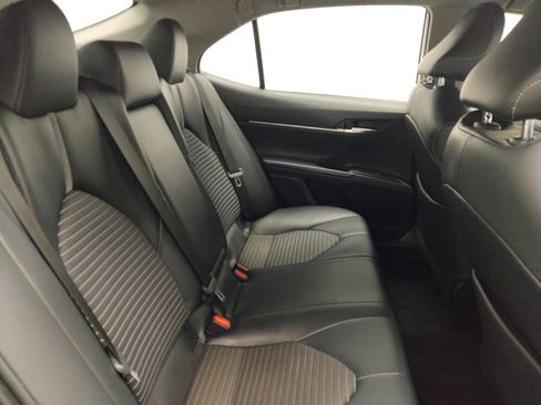 Used 2021 Toyota Camry SE image 19