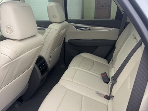 Used 2022 Cadillac XT5 Premium Luxury AWD/4WD image 6