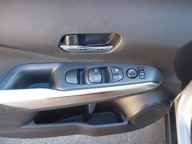 Used 2019 Nissan Kicks SV FWD image 8