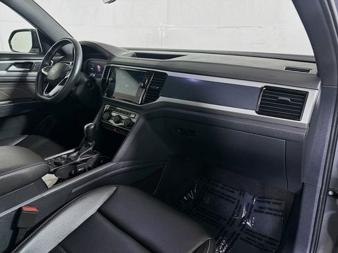 Certified 2023 Volkswagen Atlas Cross Sport SEL AWD/4WD image 28