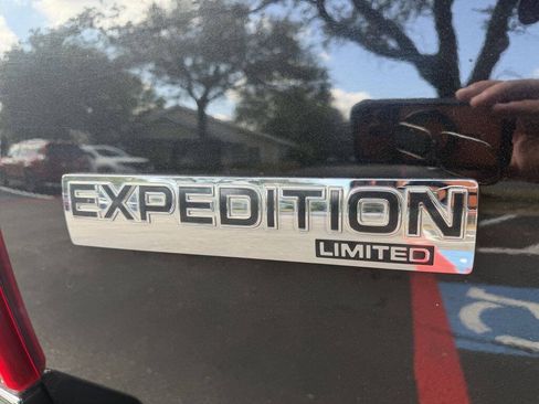 Used 2012 Ford Expedition Limited RWD image 10