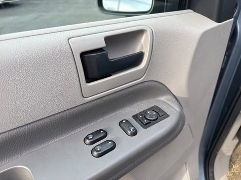 Used 2004 Ford Freestar SE image 5