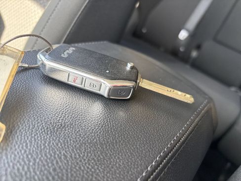 Used 2025 Kia Sportage LX FWD image 21