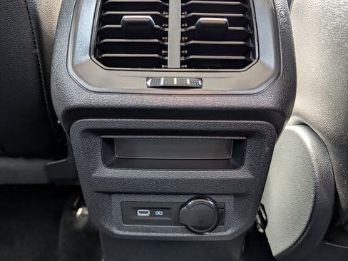 Certified 2022 Volkswagen Tiguan SE image 31