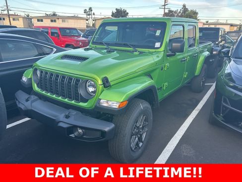 Used 2025 Jeep Gladiator Sport image 1