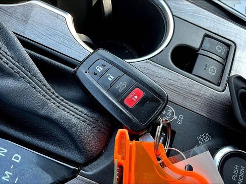 Used 2021 Toyota Highlander Platinum image 11