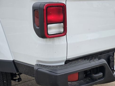 New 2026 Jeep Gladiator Sport AWD/4WD image 14