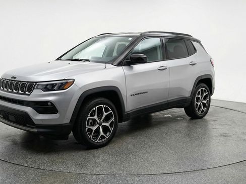 Used 2025 Jeep Compass Limited AWD/4WD image 3