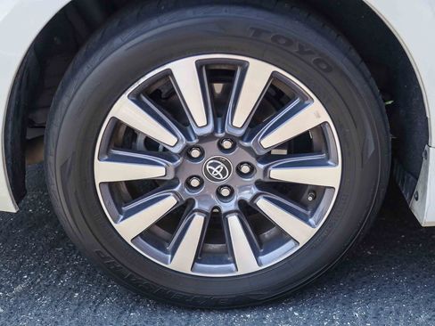 Certified 2020 Toyota Sienna Limited w/ Preferred Accessory Package FWD image 14