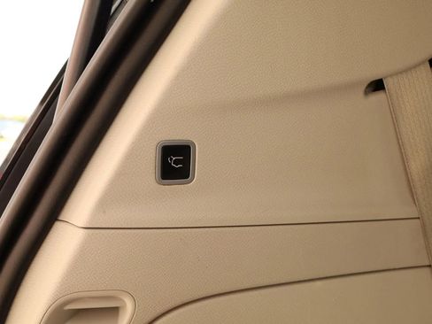 Used 2018 Chrysler Pacifica Touring-L FWD image 48