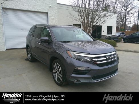 Used 2018 Honda Pilot Touring image 1