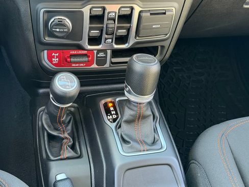 Used 2023 Jeep Gladiator Mojave AWD/4WD image 15