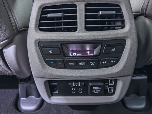 Used 2021 Honda Pilot Touring image 18