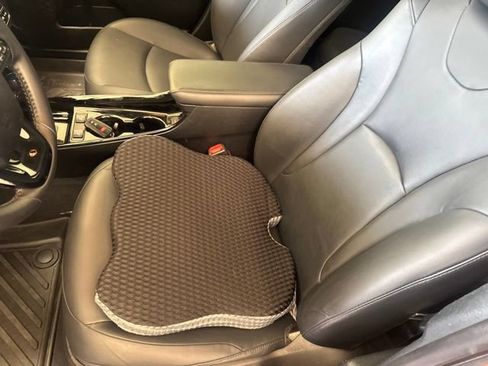 Used 2022 Toyota Prius XLE FWD image 20
