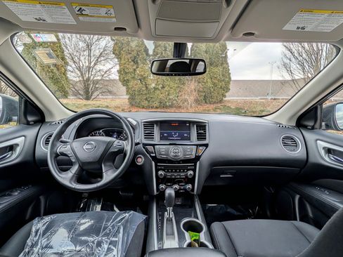 Used 2019 Nissan Pathfinder SV image 13