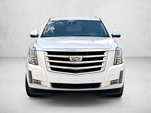Used 2017 Cadillac Escalade ESV Luxury RWD image 3