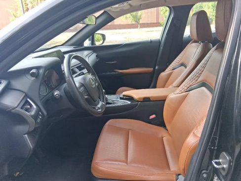 Used 2019 Lexus UX 200 w/ Accessory Package FWD image 13