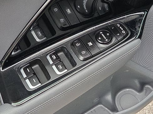 Used 2017 Kia Niro EX image 13