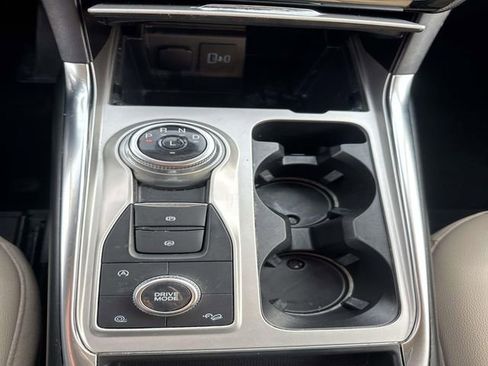 Used 2021 Ford Explorer Limited image 16