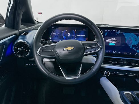 Used 2025 Chevrolet Equinox EV LT image 18