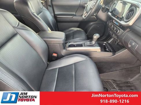 Used 2018 Toyota Tacoma Limited image 15