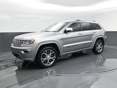 Used 2020 Jeep Grand Cherokee Overland AWD/4WD image 2