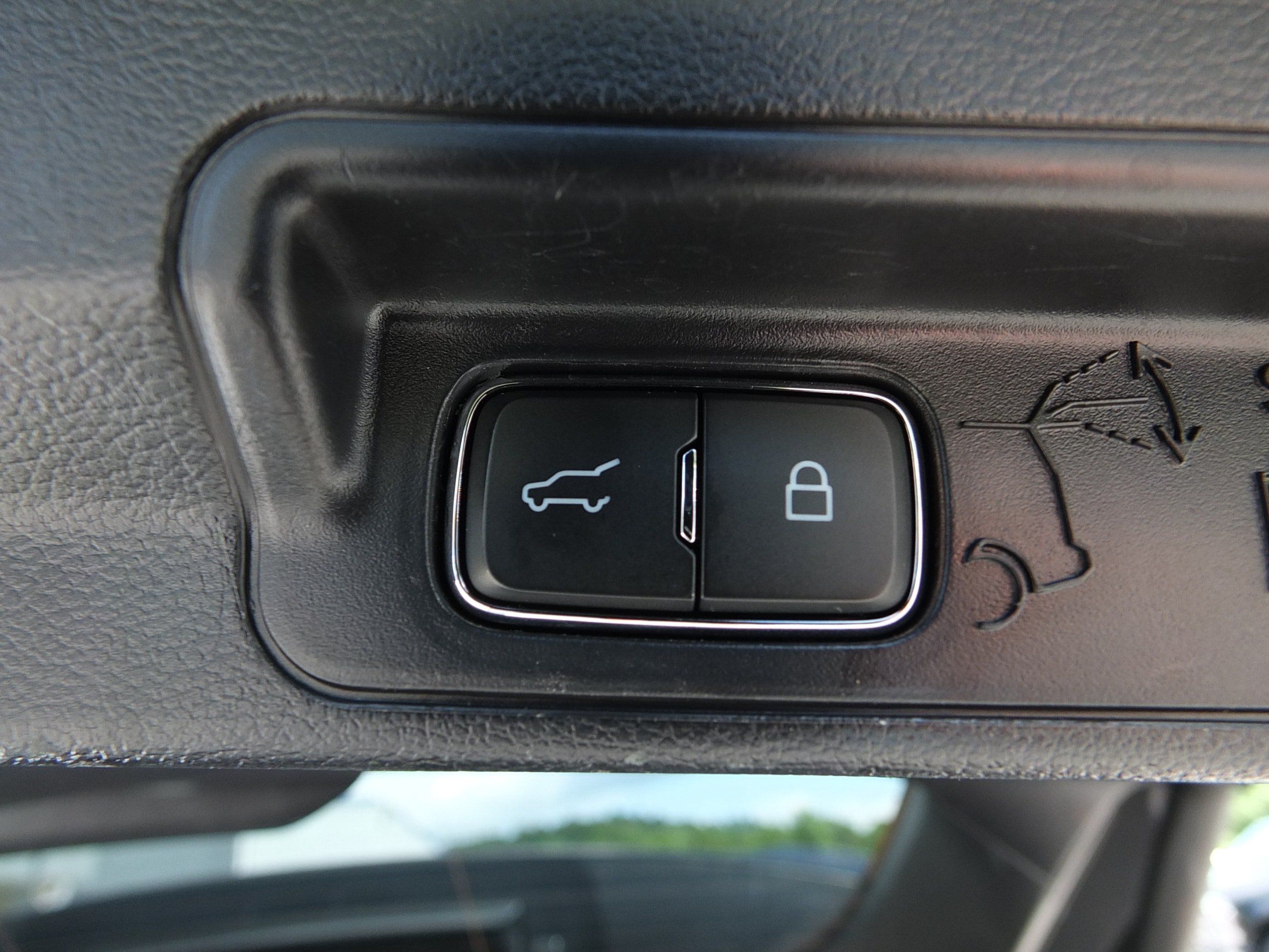 Used 2022 Ford Explorer ST w/ Equipment Group 401A AWD/4WD image 18