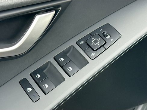 New 2025 Kia Niro LX image 8